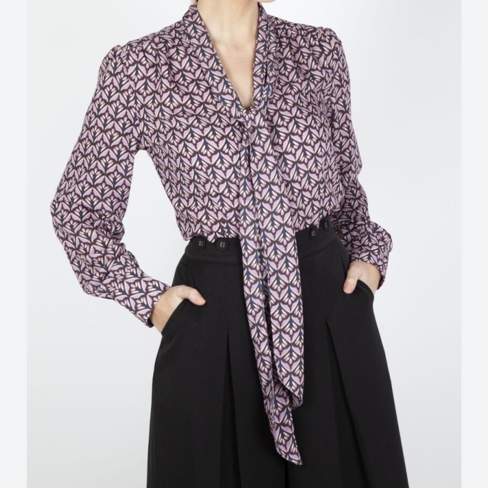 Voodoo Vixen Gabby Crepe Pussybow Bow Blouse Purple Floral Geometric NWT-8